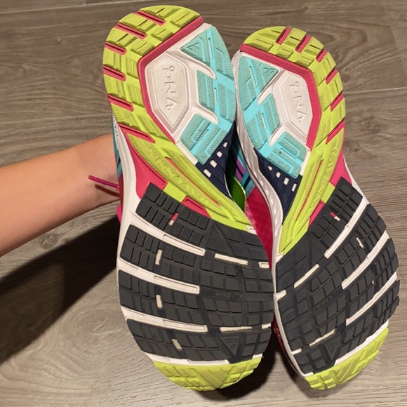 Brooks Running Shoes in Size 7 - Picture 4 of 4